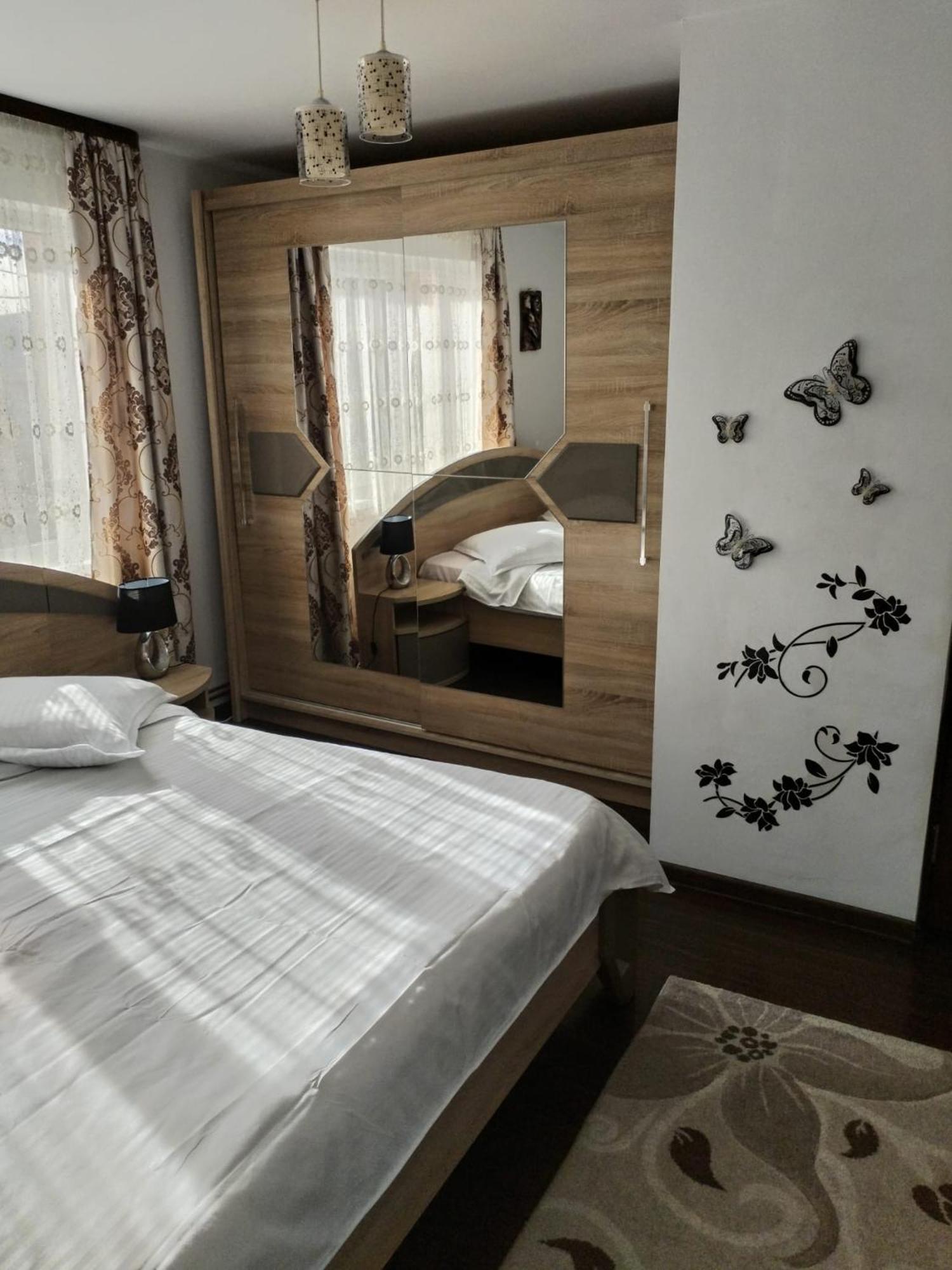 Casa Irina Hotel Mînăstirea Humorului Екстериор снимка